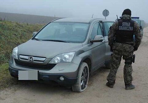 Lietuvoje sulaikytas Lenkijoje vogtas visureigis „Honda CR-V“.
