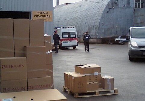 Krovinine transporto priemone paverstas greitosios medicinos pagalbos automobilis