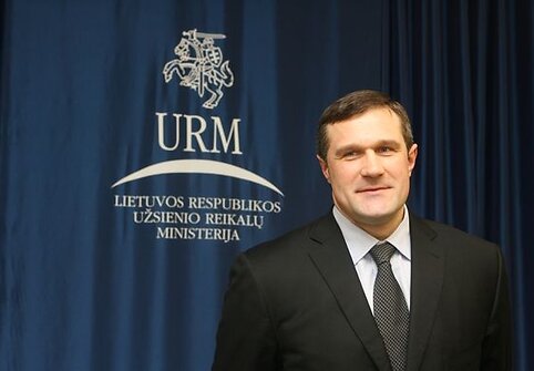 Virgilijų Alekną apdovanojo Užsienio reikalų ministras Vygaudas Ušackas