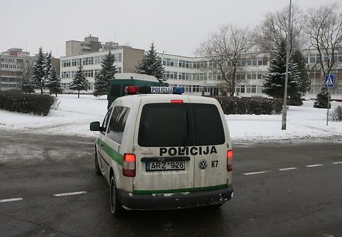 Dėl sprogimo grėsmės Vilniaus gimnazijos evakuacija