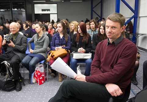Rolandas Kazlas skaito Kristijoną Donelaitį.