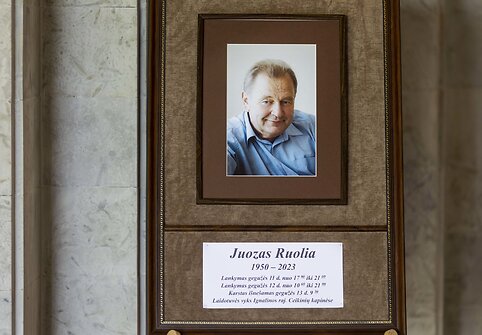Atsisveikinimas su Juozu Ruolia Olandų laidojimo namuose