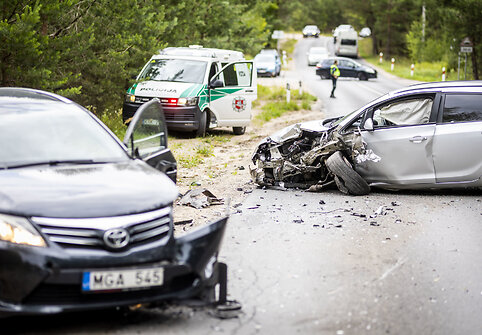 Vilniaus Pilaitės rajone susidūrė automobiliai, yra nukentėjusių