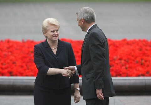 Vilniuje susirinkę Lietuvos diplomatai sprendžia, kaip susiveržti diržus mažėjant Užsienio reikalų ministerijos finansavimui.