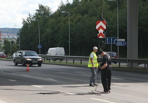 Vilniuje prie naujojo Ozo g. esančio viaduko buvo filmuojama Austrijos rinkai skirta "Schogetten" &scaron;okolado reklama, kurioje dalyvavo lietuvis kaskadininkas, &scaron;okęs nuo tilto ant važiuojančio sunkvežimio.