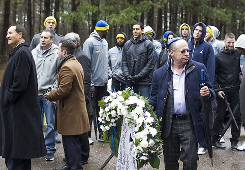 &bdquo;Maccabi&ldquo; krep&scaron;ininkai Paneriuose pagerbė holokausto aukas.