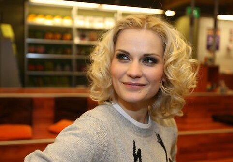 Jurga Šeduikytė ištikimiausius gerbėjus džiugino autografais ir nuotraukomis.