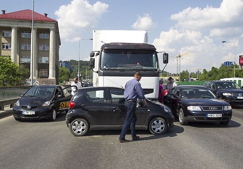 Keturių automobilių avarija Vilniuje.
