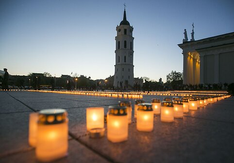 Katedros aik&scaron;tėje &ndash; 2000 žvakelių Antrojo pasaulio aukoms atminti