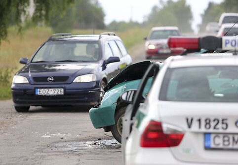 Vilniaus rajone susidūrė trys automobiliai