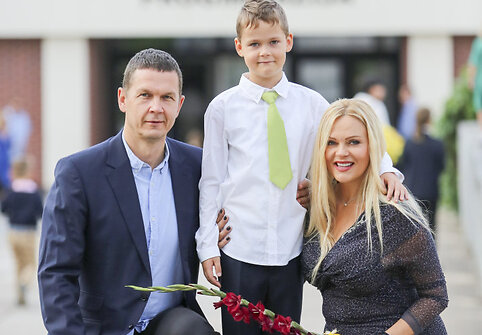 Jurgita Tvarijonaitė ir Edgaras Va&scaron;kevičius su sūnumi Tomu Juozapu