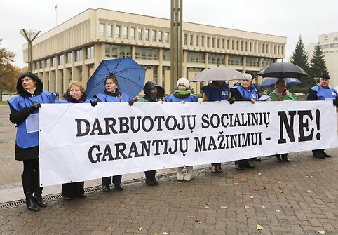 Lietuvos profesinių sąjungų konfederacijos piketas prie&scaron; skubotą socialinio modelio projekto priėmimą