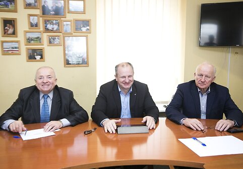 Partijos „Tvarka ir teisingumas“ būstinėje susirinkimas