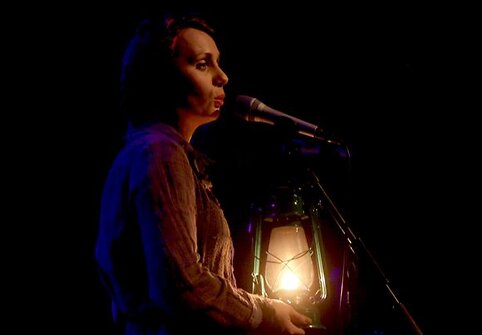 Aistė Smilgevičiūtė ir grupė „Skylė“ gerbėjams pristatė albumą „Broliai“.