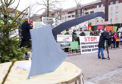 Prie Seimo &ndash; protestas dėl mi&scaron;kų reformos