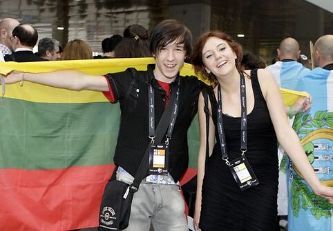 Palaikyti savo favoritų gerbėjai atėjo ry&scaron;kiai pasipuo&scaron;ę.