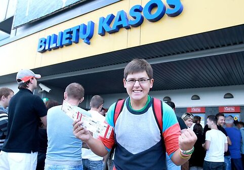 Pats pirmas žmogus &scaron;iandien nusipirkęs bilietą.