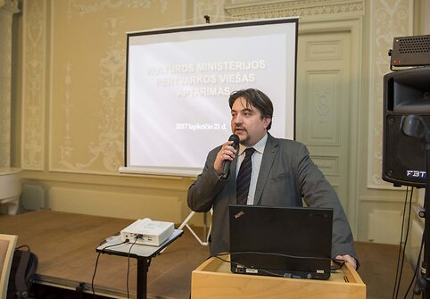 Nežinioje palikti pertvarkomos Kultūros ministerijos darbuotojai susitiko su vadovybe