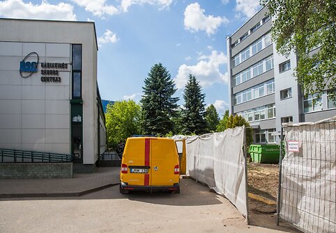 Vilniuje darbininkai su ekskavatoriumi nutraukė dujotiekį