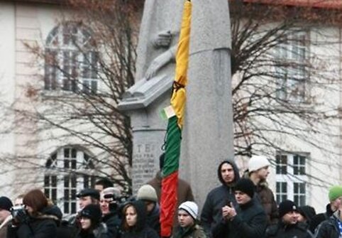 Neoficialiais duomenimis, į protesto akciją susirinko apie 4 tūkstančius žmonių.