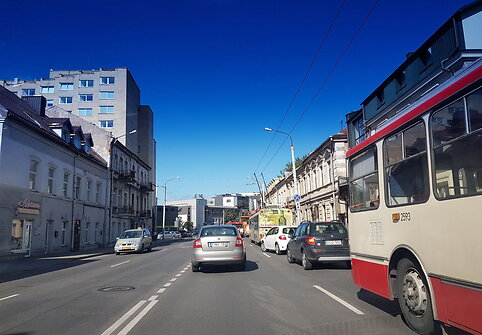 Eismo nesklandumai dėl kontaktinio tinklo remonto darbų sostinės Šeimyniškių g.