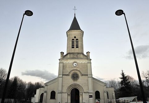 Bažnyčios lange vaizduojamas Adolfas Hitleris