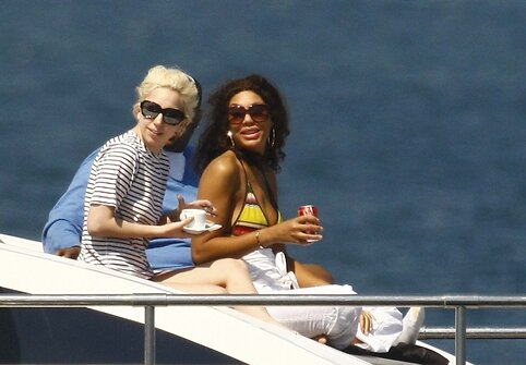 Lady GaGa su drauge
