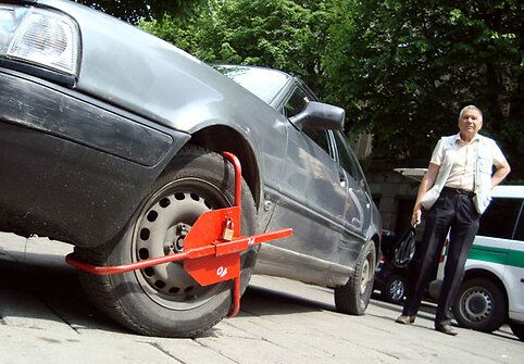 Užblokuotas Vytauto Vasilenko automobilio ratas.