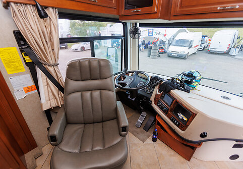 Gyvenamieji lenktynininkų autobusai
