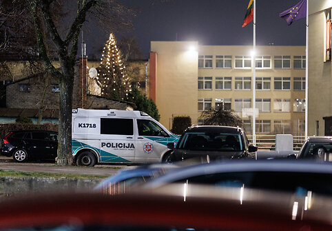 Kauniečiai pagerbė nužudytas merginas
