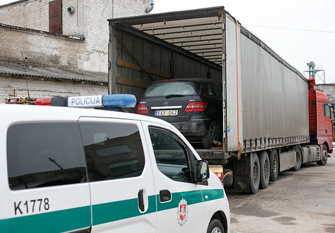 Policijos ir muitininkų reidas