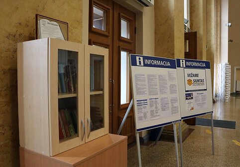 Bibliotekėlių atidarymo akimirka