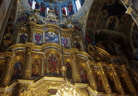 Cerkvė i&scaron; vidaus