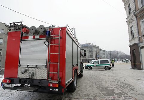 Po pranešimo apie sprogmenį, prie Kauno miesto apylinkės teismo atskubėjo pareigūnai