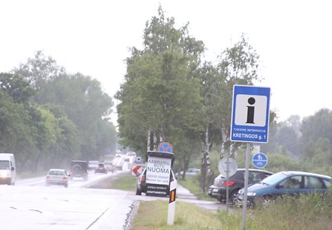 Palanga vėl pasitinka vizitine kortele tapusiomis pakelės močiutėmis.