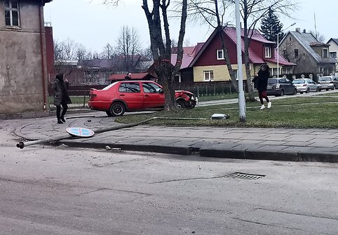 Avarija Šilutės mieste: per plauką išvengta tragedijos