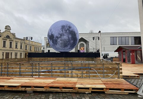 Klaipėdos Teatro aik&scaron;tę pasiekė Kalėdų medis