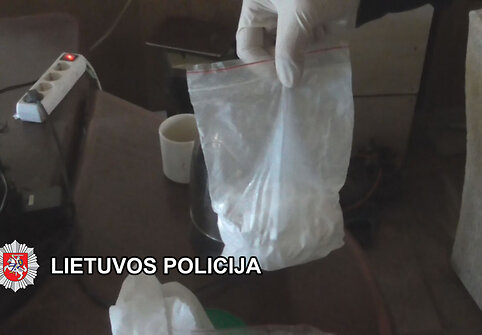 I&scaron;sinuomotose patalpose policijos pareigūnai aptiko didelius kvai&scaron;alų kiekius 