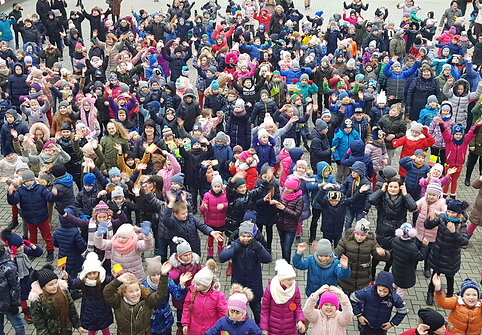 "Gilijos" mokyklos pradinukai jau paminėjo kovo 11-ąją. 