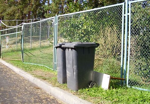 Patikrinimo pabūgęs lenkas cigaretes išmetė į šiukšlių konteinerį