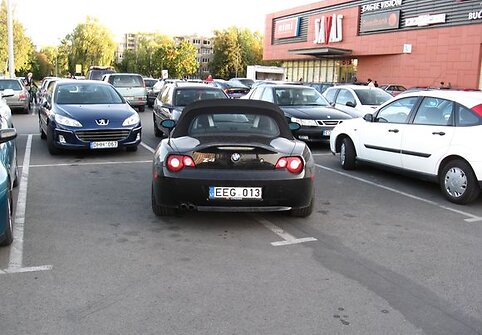Kaunas. Prie „Savas“ prekybo centro panelei per sunku parkuotis