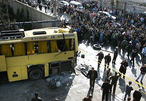 Damaske sprogo autobusas su maldininkais