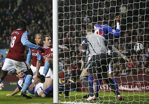 „Aston Villa“ futbolininkų triumfas