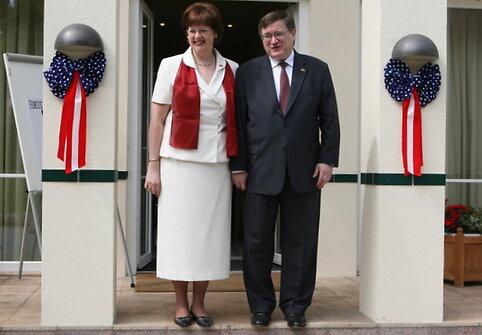 JAV ambasadoriaus rezidencijoje dviguba šventė: JAV ambasadoriaus išleistuvės ir JAV nepriklausomybės dienos minėjimas