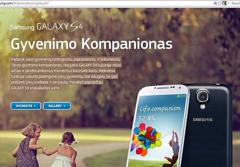 &bdquo;Samsung&ldquo; svetainėje naujasis &bdquo;Galaxy S4&ldquo; pristatomas tekstais, kuriuose apstu klaidų. 