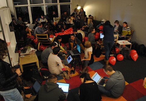 Moterims ir merginoms skirtos programavimo dirbtuvės „Rails Girls“