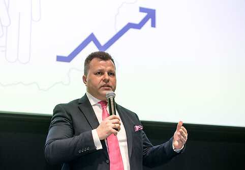 Mantas Adomėnas