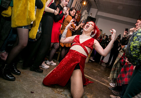 &bdquo;Drag&ldquo; festivalio akimirka