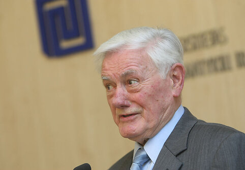 Valdas Adamkus