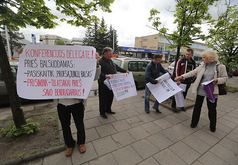 Piketuojantys VVT darbuotojai